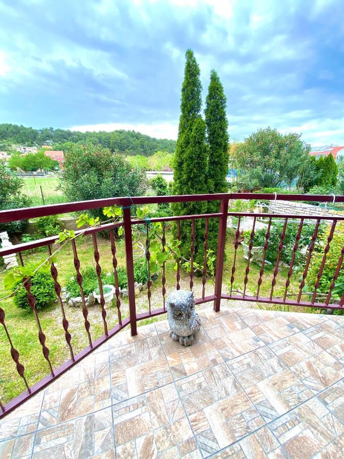 Casa Erceg Amor Vincit Omnia Skradin Esterno foto