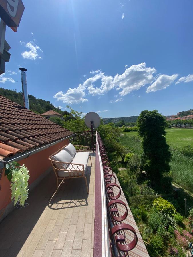 Casa Erceg Amor Vincit Omnia Skradin Esterno foto