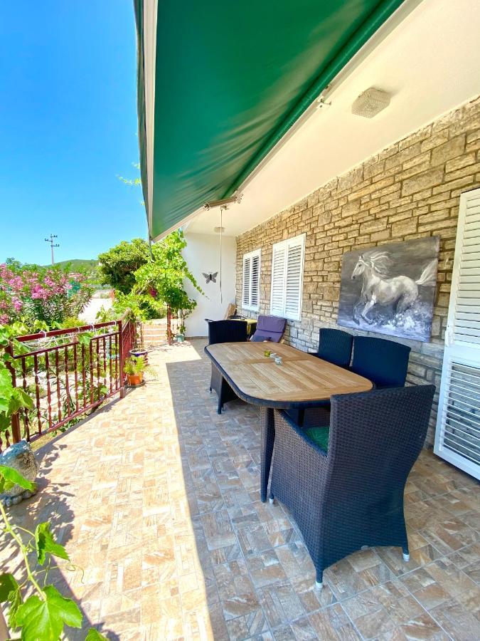 Casa Erceg Amor Vincit Omnia Skradin Esterno foto