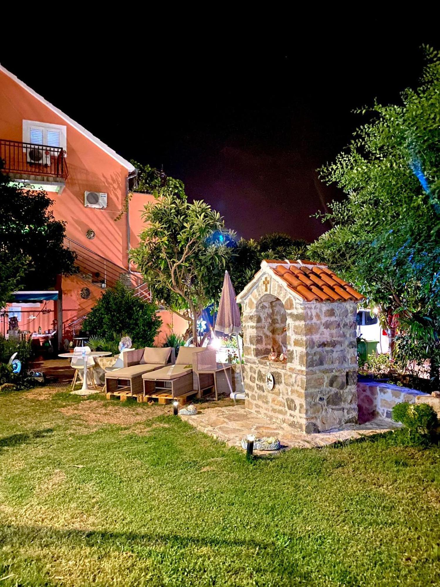 Casa Erceg Amor Vincit Omnia Skradin Esterno foto